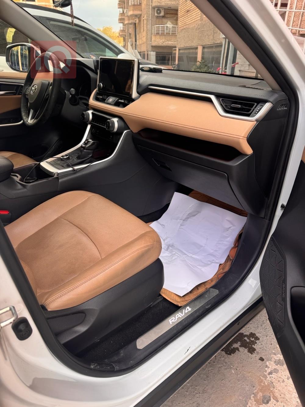 تۆیۆتا ڕاڤ 4